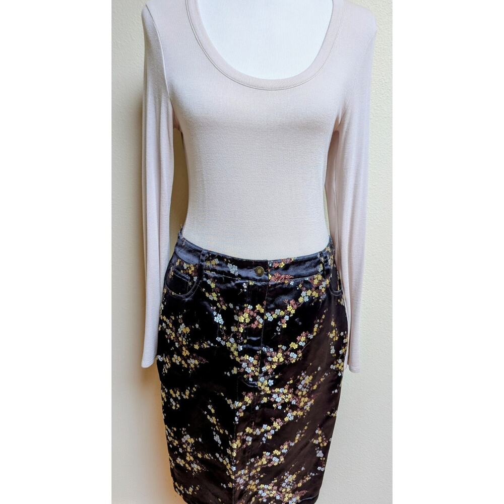 Black Yellow White Floral Knee Length Pencil Skirt with Button Closure - Outfit